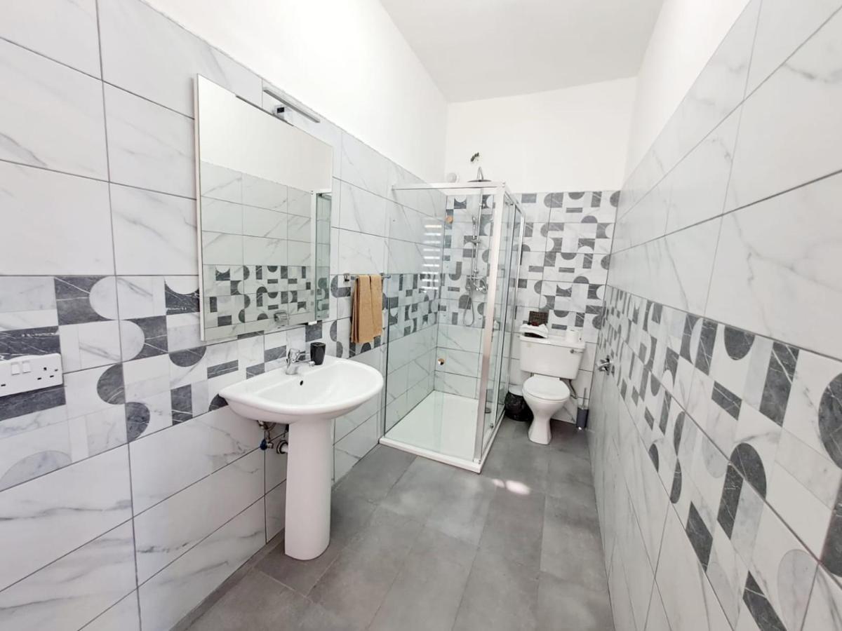 Bed and Breakfast Rotas B Сент Джулианс Экстерьер фото