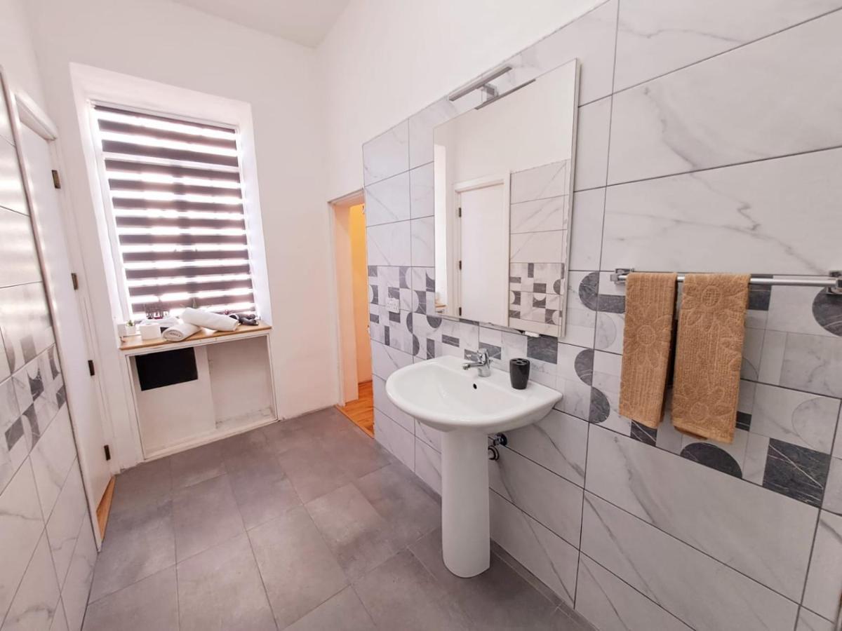 Bed and Breakfast Rotas B Сент Джулианс Экстерьер фото