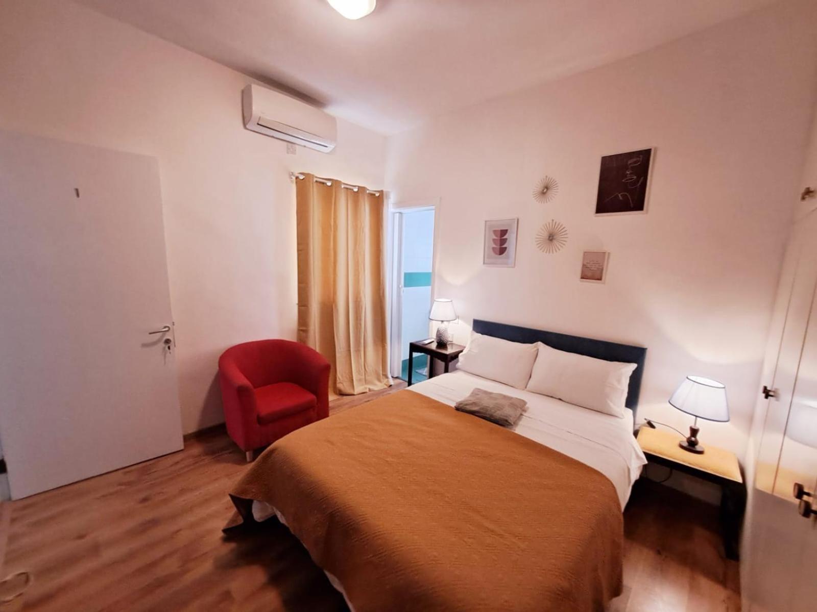 Bed and Breakfast Rotas B Сент Джулианс Экстерьер фото