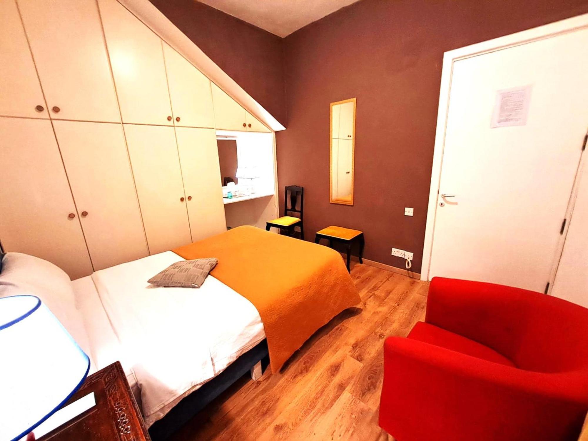 Bed and Breakfast Rotas B Сент Джулианс Экстерьер фото